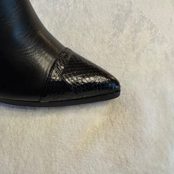 Size 9 Donald J Pliner Volt Snakeskin Embossed Cap Toe Bootie - Picture 2 of 12
